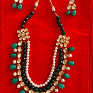 Imitation necklace with a pair of earrings